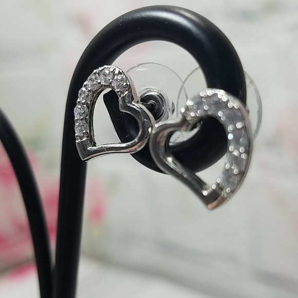 Adorable Stud Heart Earrings - Picture 2 of 6